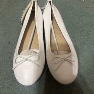 Brand new kids white cat & jack flats